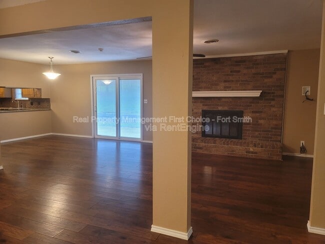 Photo - 306 Elfen Glen St