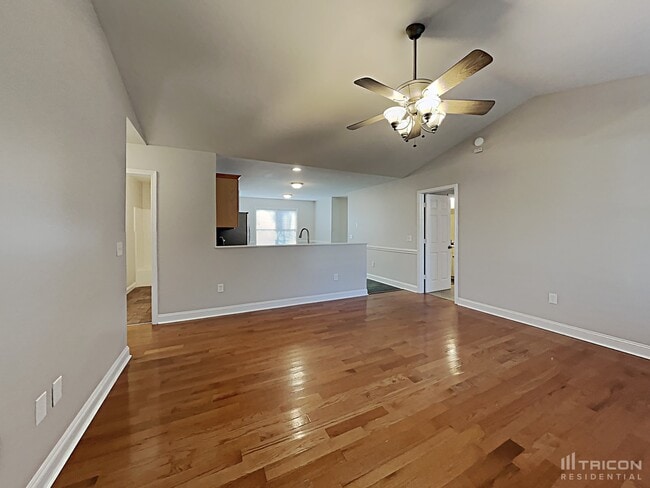 Photo - 661 Beavers Cove Ln NW