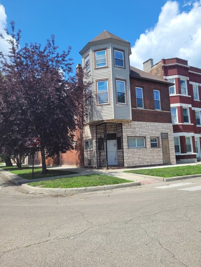 Photo - 8360 S Mackinaw Ave Apartment Unit 1R