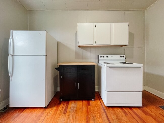 Photo - PRELEASING for AUGUST! Close to Campus: In-Unit Washer/Dryer + LOFT