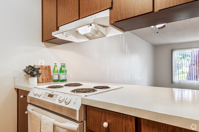 1BR, 1BA - 630SF
