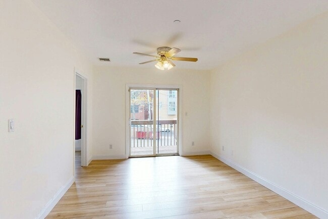 Photo - 111 W 8th St Unidad 2-J