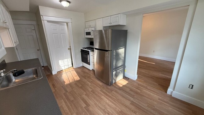 Building Photo - 391 Portland St Unit A