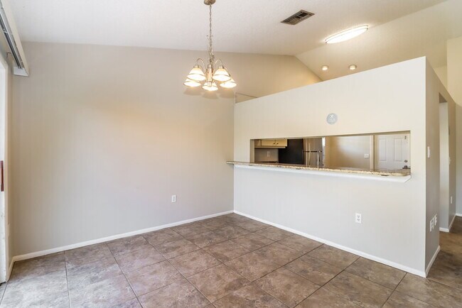 Photo - 7827 Adelaide Loop