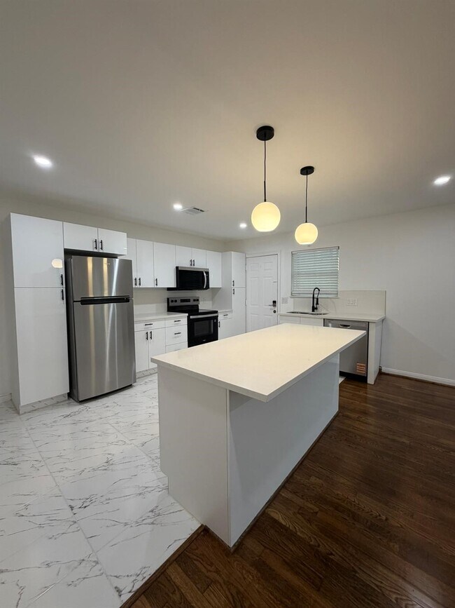 Photo - 1972 W McKinney St