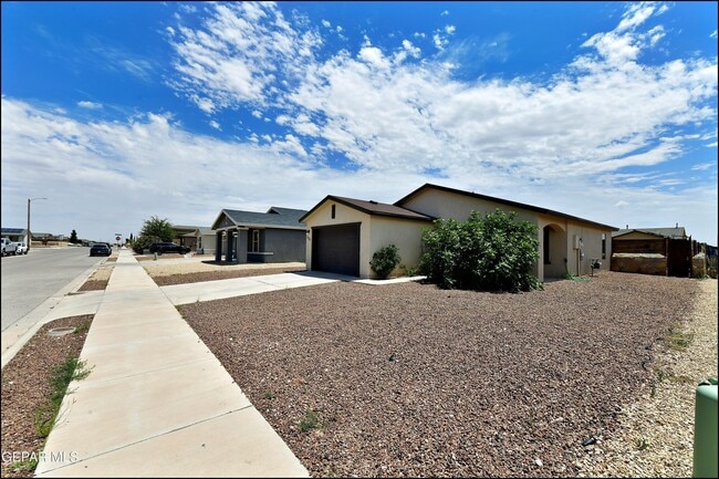 Building Photo - 916 Villa Seca Dr
