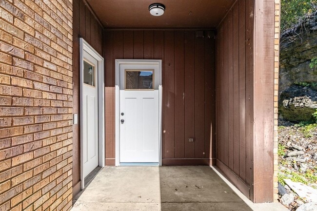 Photo - AVAILABLE NOW. 3 BED 1 BATH. IDEAL LOCATIO...