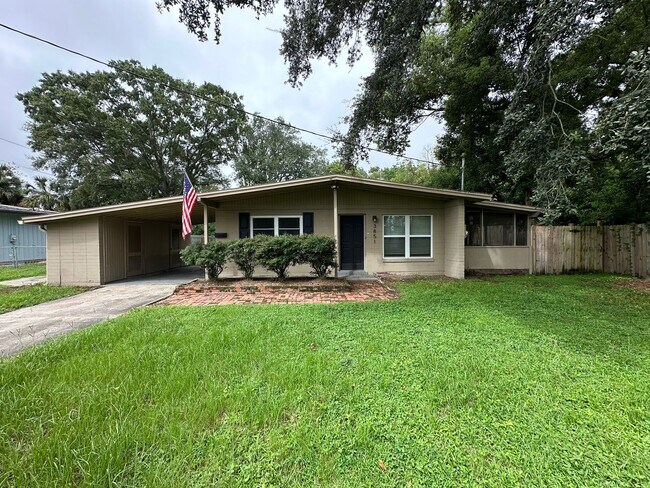 Cute Bungalow Style Home - Cute Bungalow Style Home