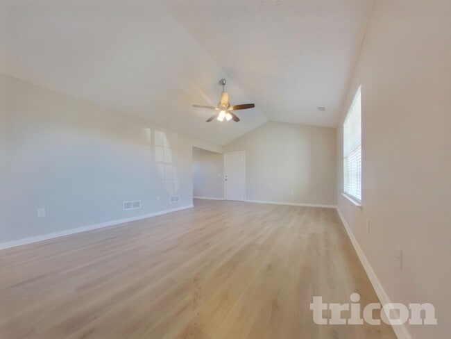 Photo - 98 Pin Oak Ct