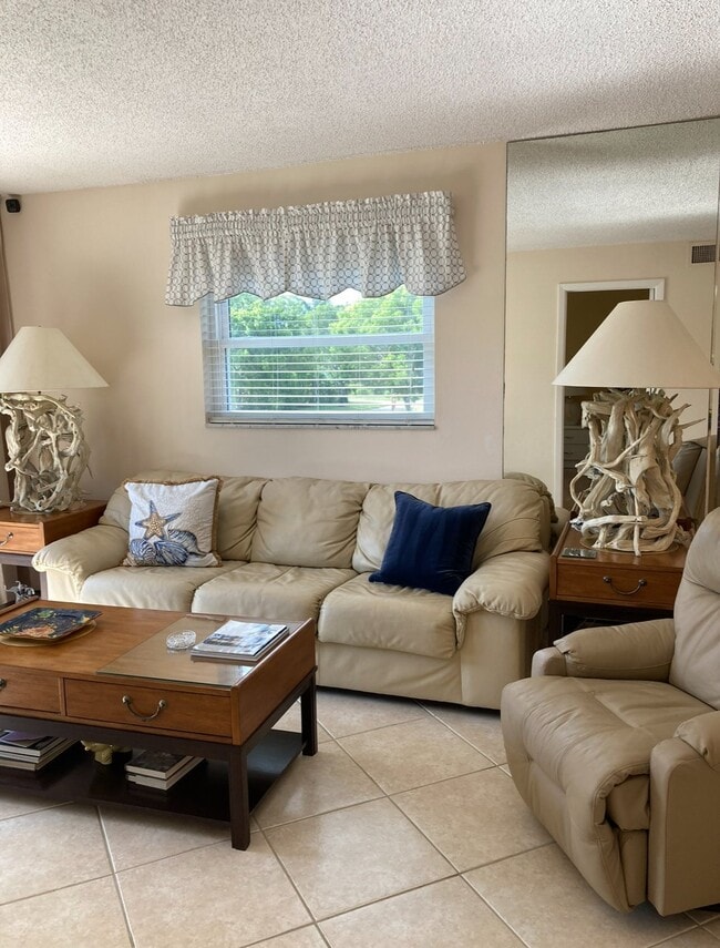 Amazing location in the Moorings!!!