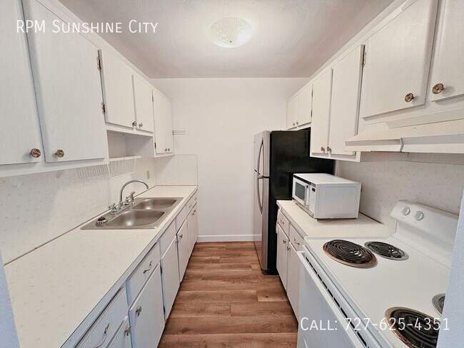 Photo - 8075 112th St N