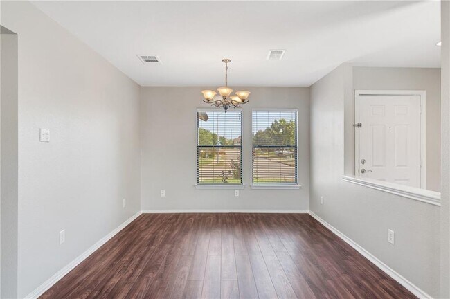 Photo - 1908 Candlelight Dr