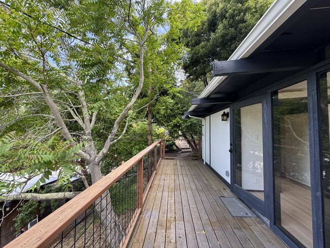 Building Photo - A KENSINGTON HILLS UNIQUE SERENE STUDIO Co... Rental