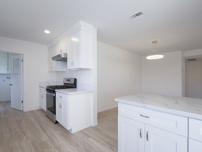 Photo - 27665 Longhill Dr