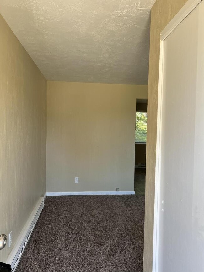 Photo - 506 Elma Ave E