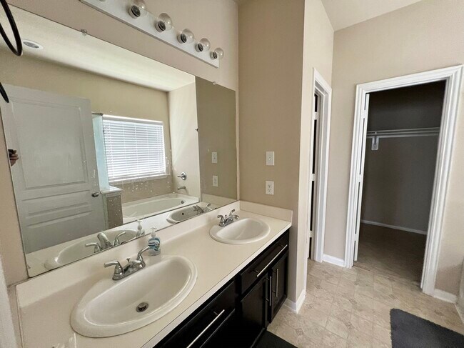 10831 Woodwind Shadows Dr