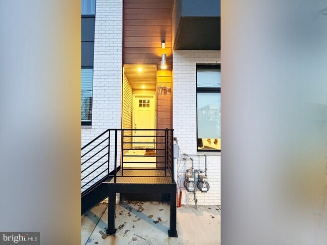 Photo - 1754 N Randolph St