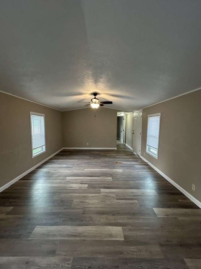 Photo - 202 Zackary St