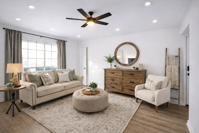 Building Photo - 12888 Montfort Dr Unit 230