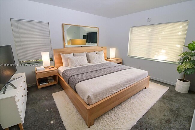 Photo - 1139 NE 10th Ave Unit 1