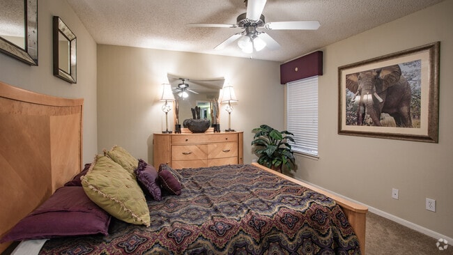 2BR,2BA,-904SF