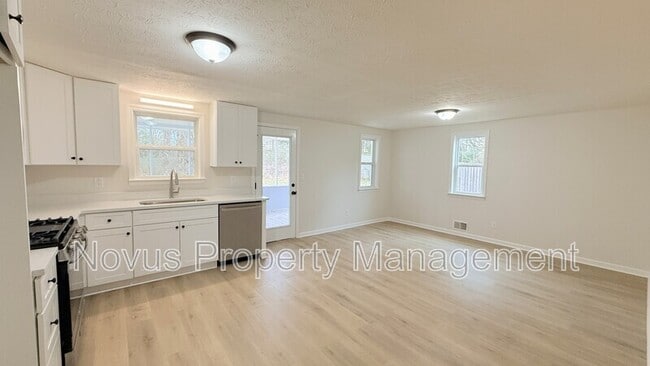 Photo - 105 Woodbine Dr