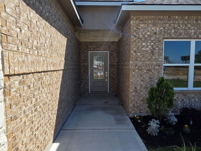 Photo - 16276 Jeet St