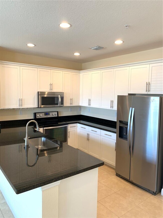 Photo - 1044 SW 147th Ave Unidad 10105