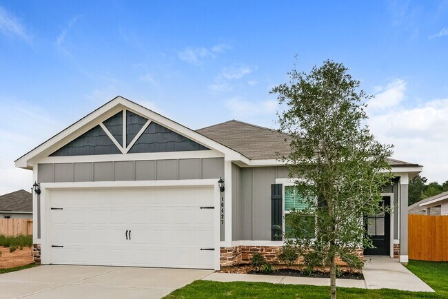 Building Photo - 16427 Honeysuckle Hl Dr