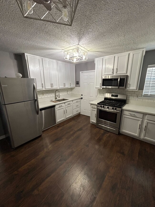 Photo - 728 Amity Ln