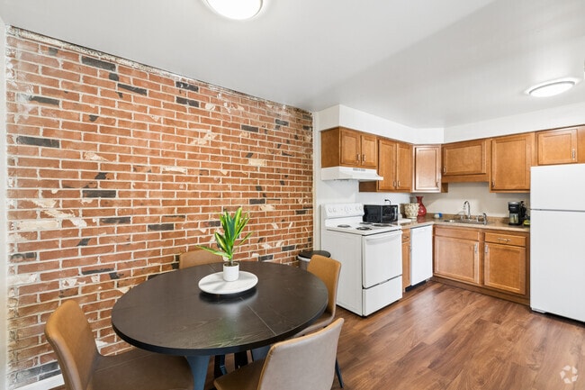 2BR, 1BA - 984SF - Dining Room