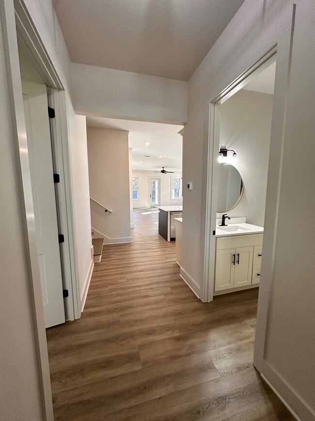 Photo - 220 Greenbriar Ln