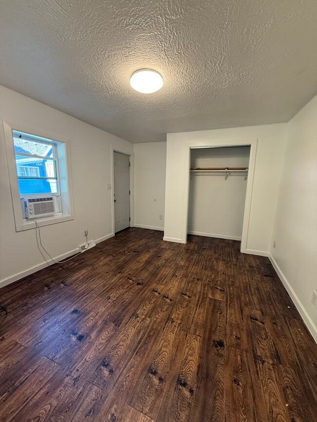 Photo - 2352 N Kellett Ave Unidad C