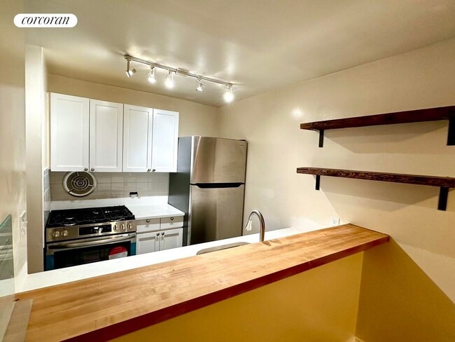 Building Photo - 170 Congress St Rental