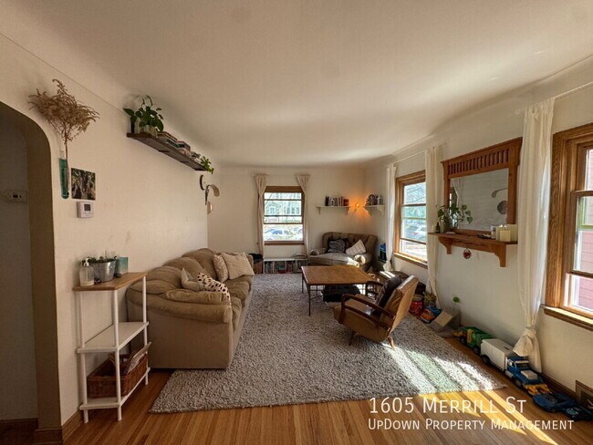 Photo - 1605 Merrill St