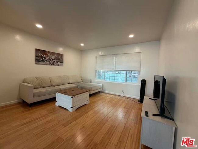 Photo - 10760 Woodbine St Unidad 1A