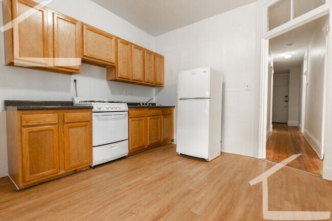 Photo - 9/1 No Fee! Split style 3BR on Comm Ave, Green Line