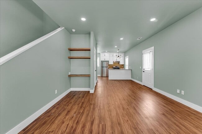 Photo - 23 W 5th St