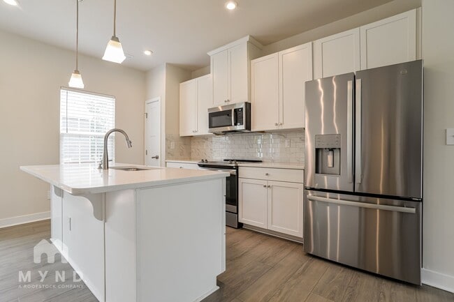 Photo - 2423 Dr Carver Rd