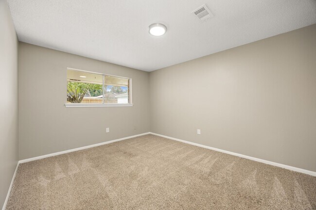 Building Photo - 5923 Pebble Springs Dr