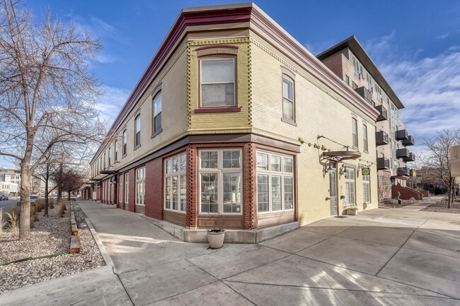 Building Photo - 800 E 18th Ave Unit 107