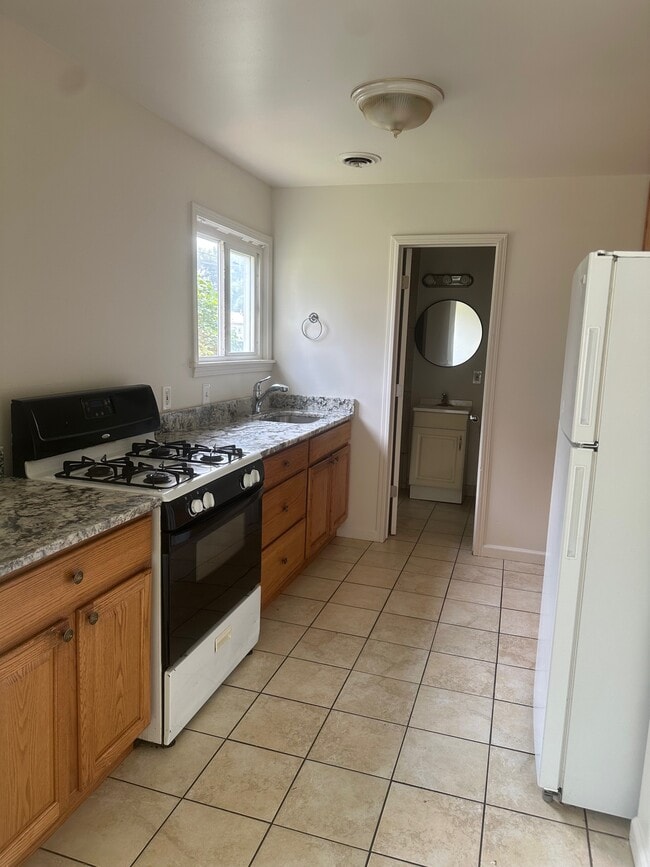 Building Photo - 32461 Lenawee St Rental