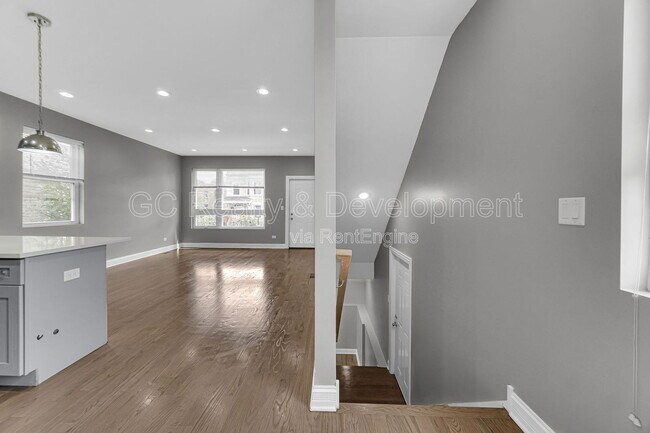 Photo - 1048 N Lawndale Ave Unidad 1