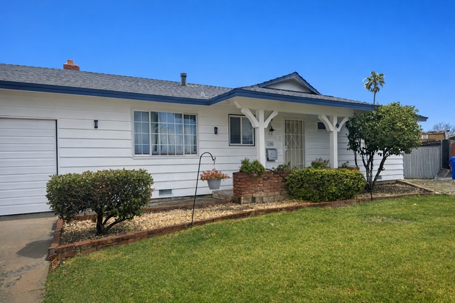 Photo - 3/1 With A Pool