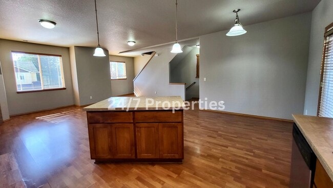 Photo - Charming 4 BD | 2.5 BA Craftsman in Gresham!
