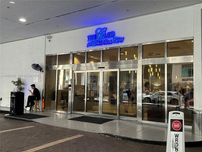 Building Photo - 1200 Brickell Bay Dr Unit 3610