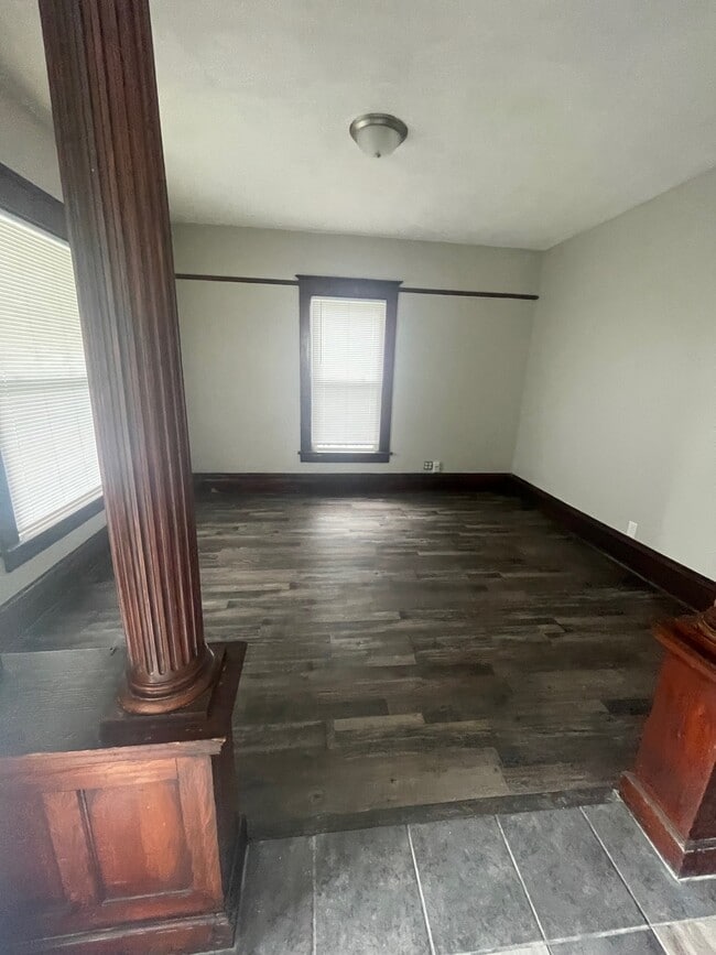 Building Photo - 1014 Oak St Unit A Rental