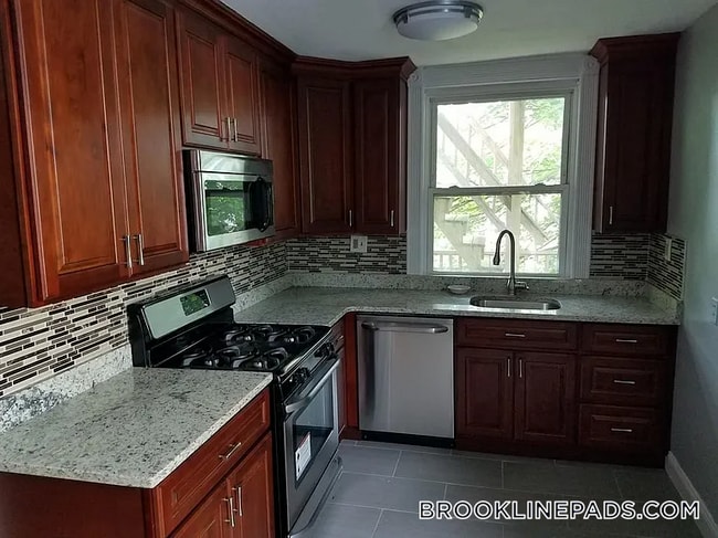 Photo - 66 University Rd Unit 1