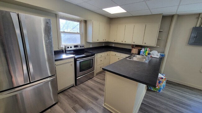 3 bed 1.5 bath duplex Close to UWEC!