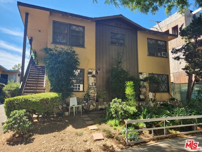 Building Photo - 939 N Stanley Ave Unit 4